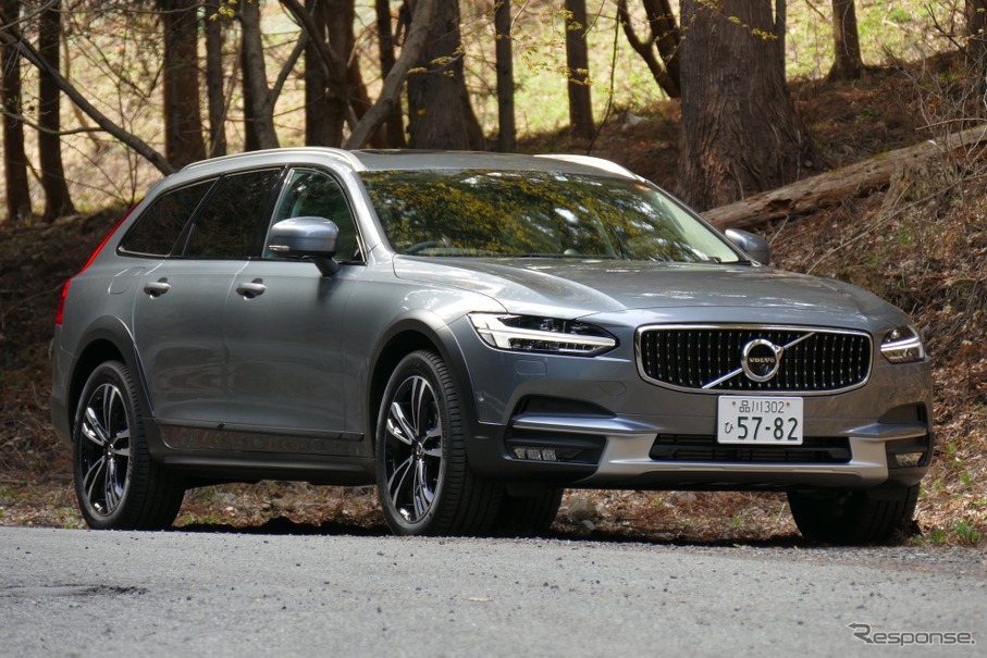 ボルボ V90クロスカントリー T5 AWD Summum