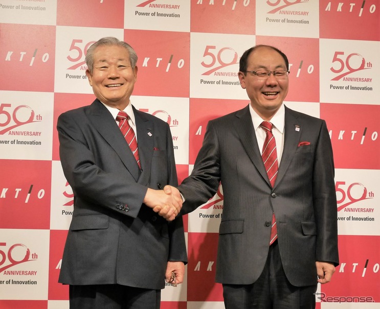 向かって左から小沼光雄会長、小沼直人社長