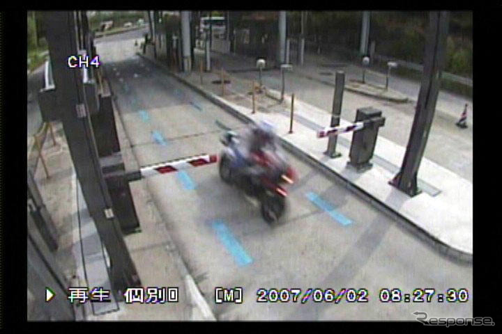 二輪車のETC不正通行摘発　全国初