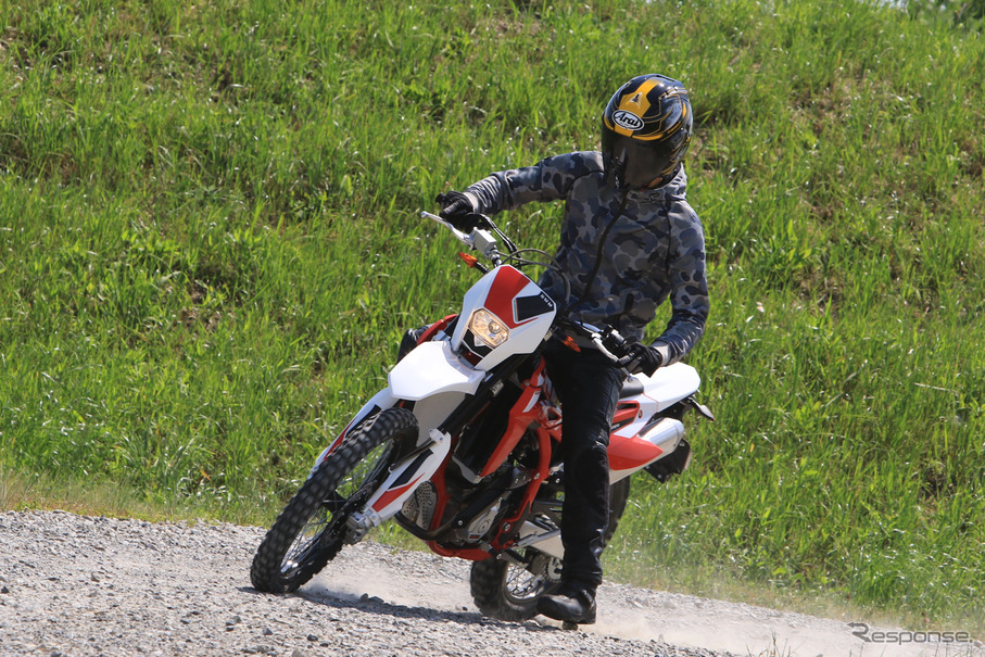 Smw Rs125r 試乗 待望の 原付2種 フルサイズオフローダー 青木タカオ レスポンス Response Jp