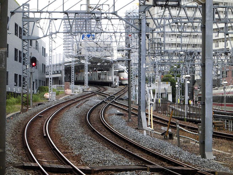 とうきょうスカイツリー駅（左奥）と留置線（右）。このあたりを高架化する連立事業が認可された。