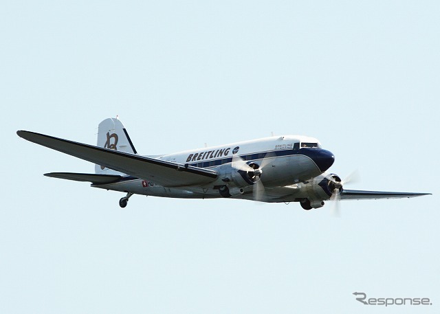 レッドブル エアレース千葉 機齢77歳 ダグラス Dc 3 が幕張の空を舞った レスポンス Response Jp レッドブル エアレース千葉 機齢77歳 ダグラス Dc 3 が幕張の空を舞った レスポンス Response Jp