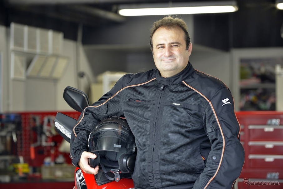 熱心なモーターサイクルライダーであるフェウゼィ・ユルドゥルム二輪プロダクト統括GM。