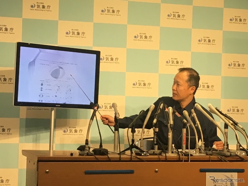 会見を行う地震火山部・松森敏幸地震津波監視課長（25日・大手町）