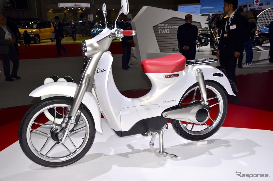 2015年東京モーターショーで披露した『EV-Cub Concept』