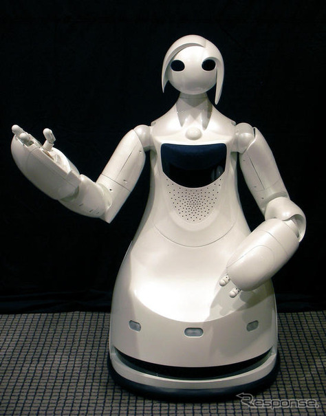 トヨタ会館に、施設案内ロボットを導入