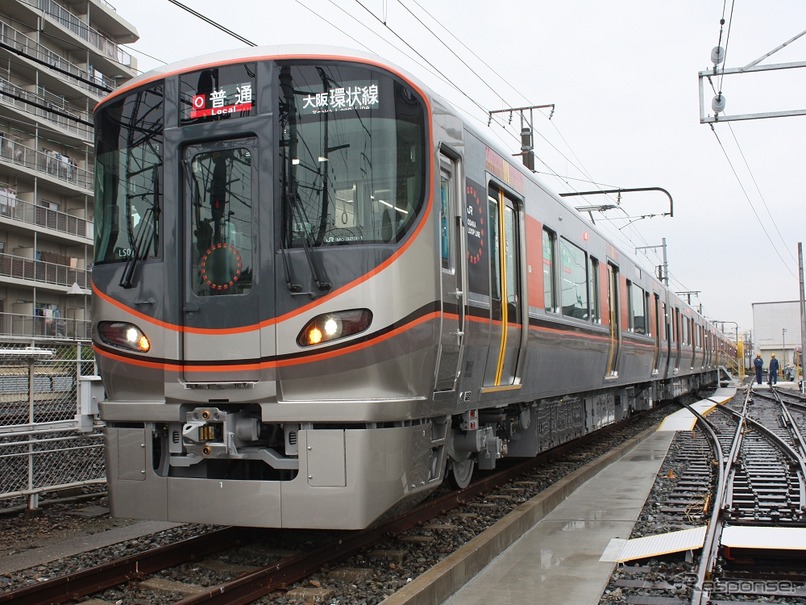 2016年12月から大阪環状線に投入された323系。今年10月には初の車内イベント「ぐるKANブラス」が開催され、吹奏楽が演奏される。