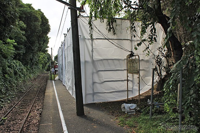 シートに覆われた状態になっている本銚子駅舎。放送当日はホームでの乗降はできる。