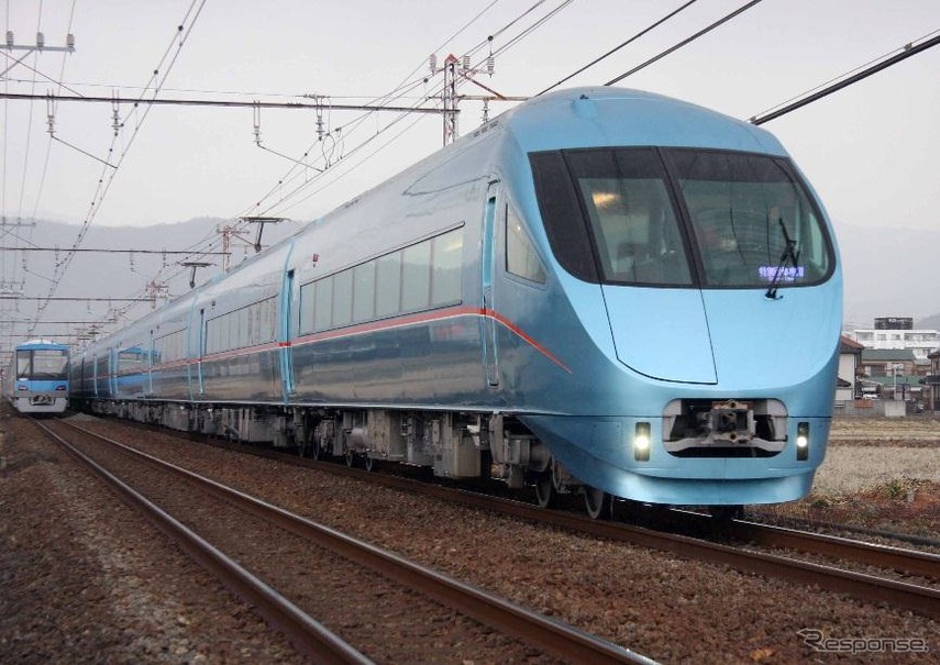 小田急とJR東海は新宿～御殿場間を直通する臨時特急を10月に運行する。写真は臨時特急で使われる「MSE」。