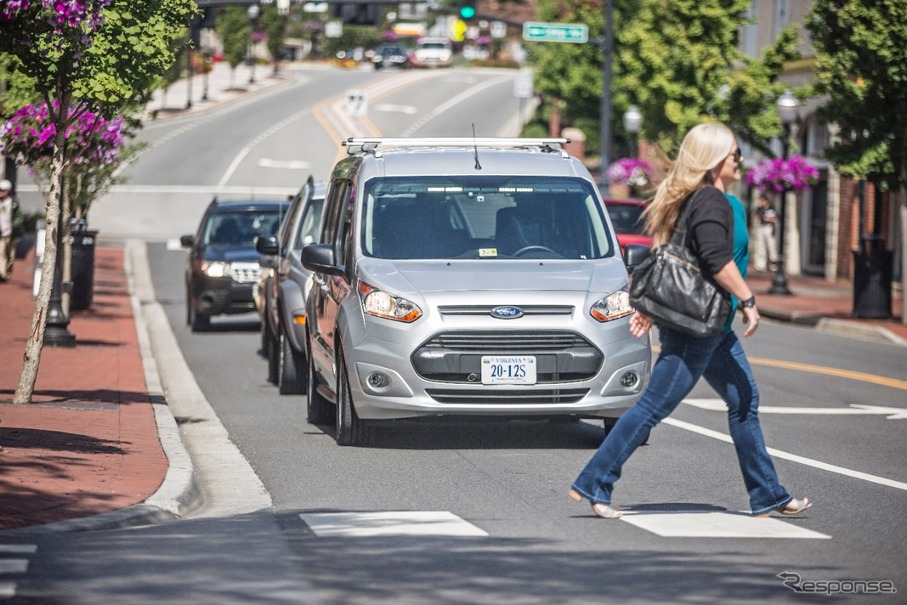 フォードの自動運転車と歩行者のコミュニケーションテスト