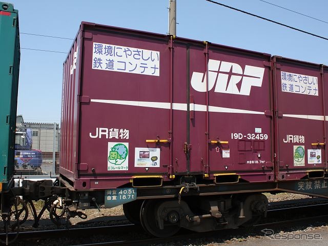 日豊本線の一部不通に伴いJR貨物もトラックによる代行輸送を開始。5tコンテナ（写真）で1日あたり往復186個の輸送力を提供する。