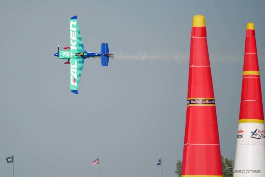 13番目に予選を飛行した室屋（No. 31： チーム ファルケン）。