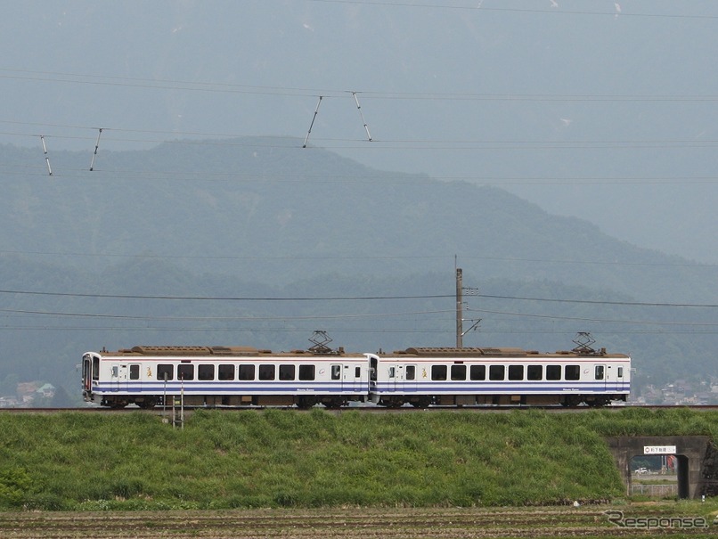 女性限定『超低速』列車ツアーでは、出発前にHK100形電車による車両講座も行なわれる。