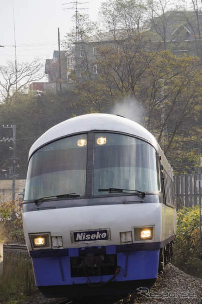 倶知安まで特急で運行する上りラストラン列車。「Niseko」の文字は一時消えていたが、ラストランを控えて復活した。函館本線小樽～塩谷。2017年11月3日撮影。