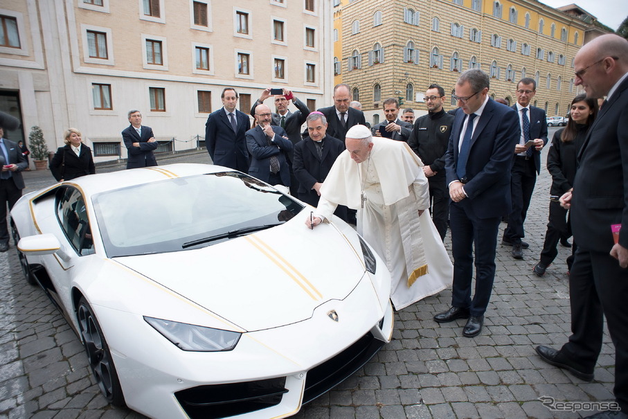 ローマ教皇に寄贈されたランボルギーニ ウラカン のワンオフモデル