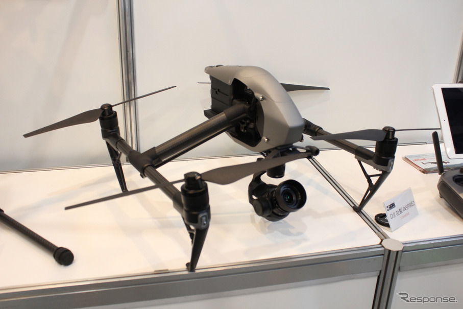 DJI社のINSPIRE2。カメラにマイクロフォーサーレンズを採用しており、画質はもちろん、レンズ交換により用途も広がる。これが個人用としては上限とか。
