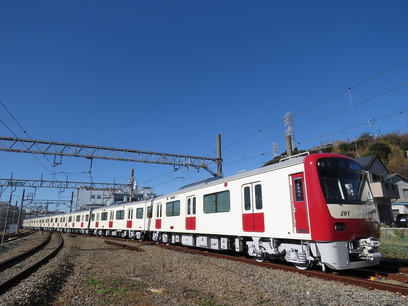 赤い京急電鉄が 白い電車 導入 全面塗装 完了前に試運転 レスポンス Response Jp