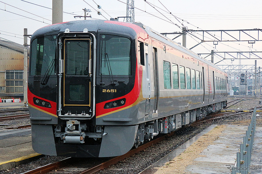 今年デビューしたばかりの2600系気動車。今回の改正では4往復の『うずしお』が同車で運用されるようになる。なお、JR四国の一部特急では、改正を機に指定席が増結される列車がある。