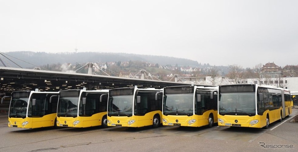 メルセデスベンツの新型シターロ・ハイブリッドの連接バスの量産第一号車を含む5台