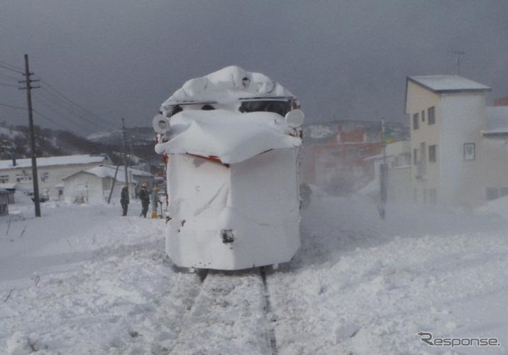 大荒れの宗谷本線で排雪列車が脱輪 氷雪への乗上げが原因か レスポンス Response Jp