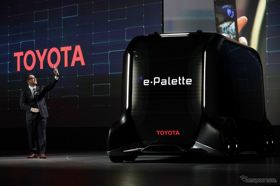 トヨタ eパレットをCES 2018で紹介するトヨタ自動車の豊田章男社長。　(c) Getty Images