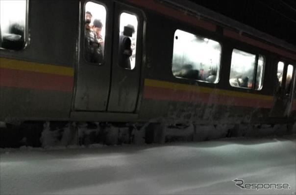 11日夜～12日午前中、大雪によって430人がとじこめられた信越線444M列車