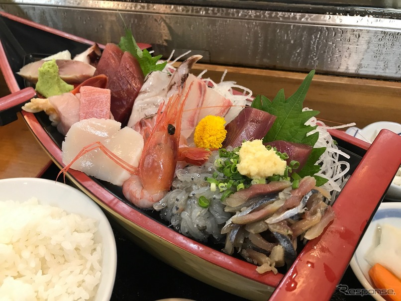 圧巻 大漁やまちゃんの一番人気 船盛り定食 上 焼津港 レスポンス Response Jp 圧巻 大漁やまちゃんの一番人気 船盛り定食 上 焼津港 レスポンス Response Jp