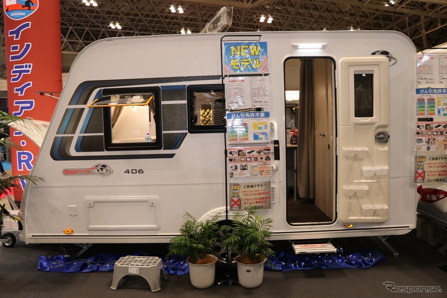 日本のために満を持して導入!!　インディアナ・RV、左側エントランスのエメロード406Vエディションプレミアムをキャンピングカーショーに出展。