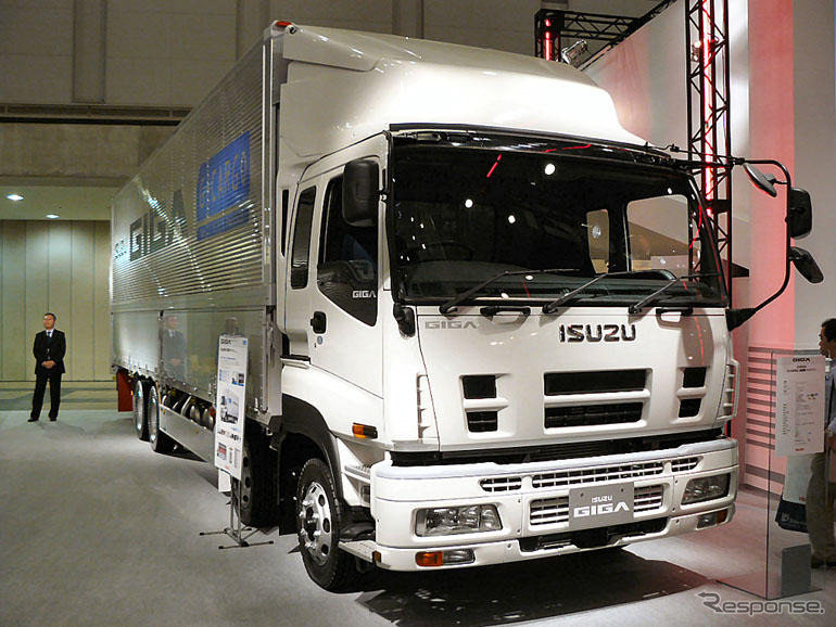 【東京トラックショー07】いすゞ、安全技術搭載 GIGA G-CARGO を出展