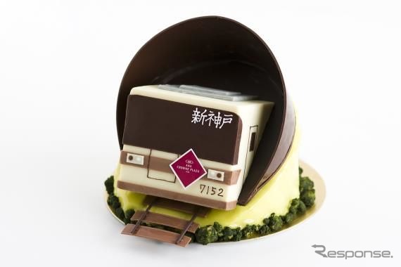 とてもチョコレートでできているとは思えないほど精巧な「電車」。ケーキのサイズは、直径約12cm×高さ約13cm。