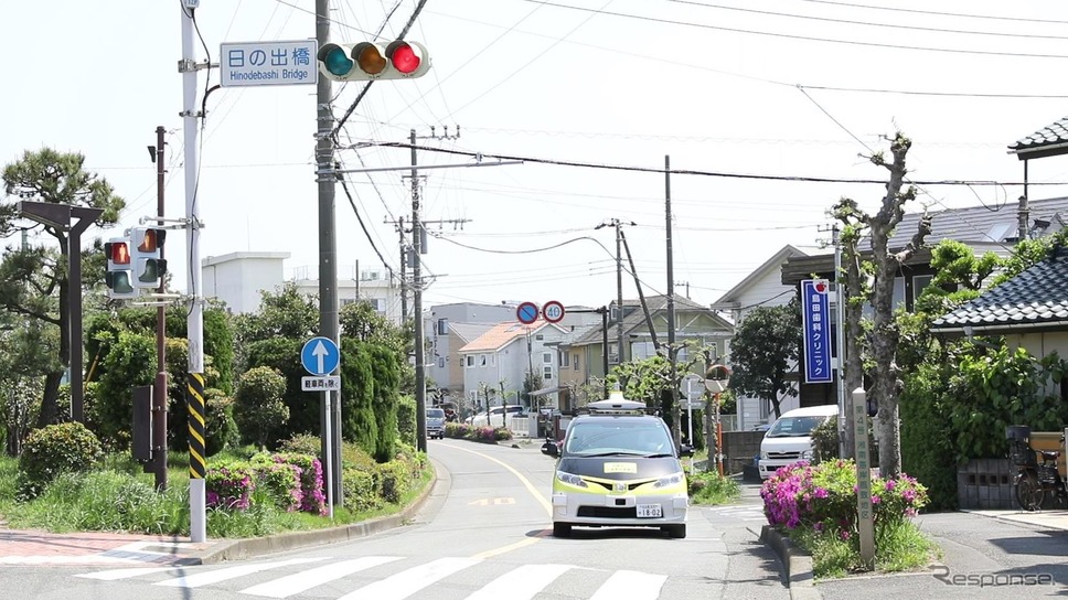 信号情報を携帯電話網を用いて自動運転車両に活用した日本初の公道実験を実施