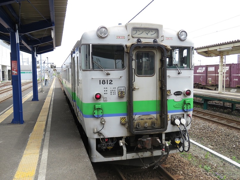 函館～木古内間の列車限定でアテンダントが乗務することになった道南いさりび鉄道のキハ40形。5月までは延べ15日間乗務する。