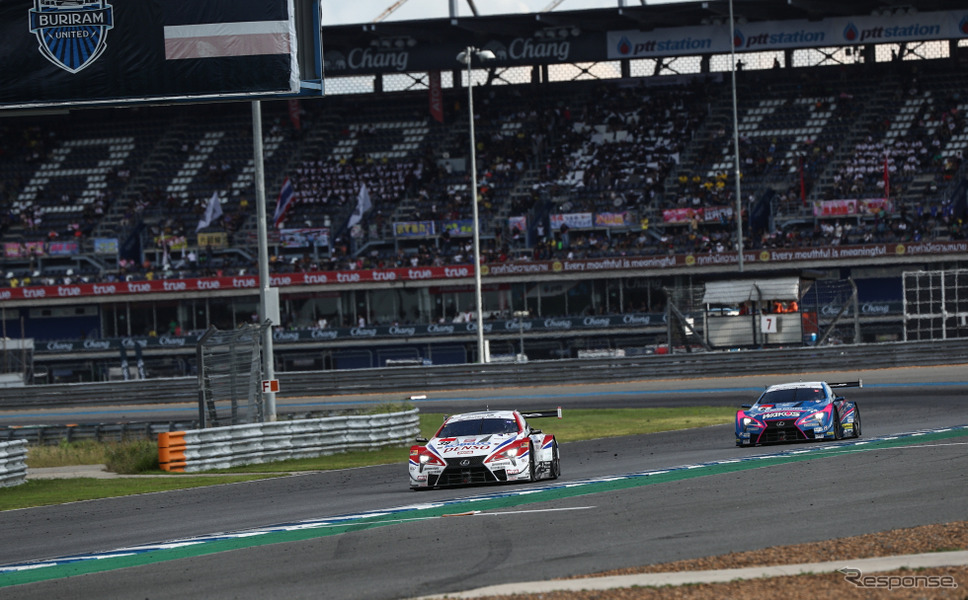 タイ戦での#39 LC500と#6 LC500。
