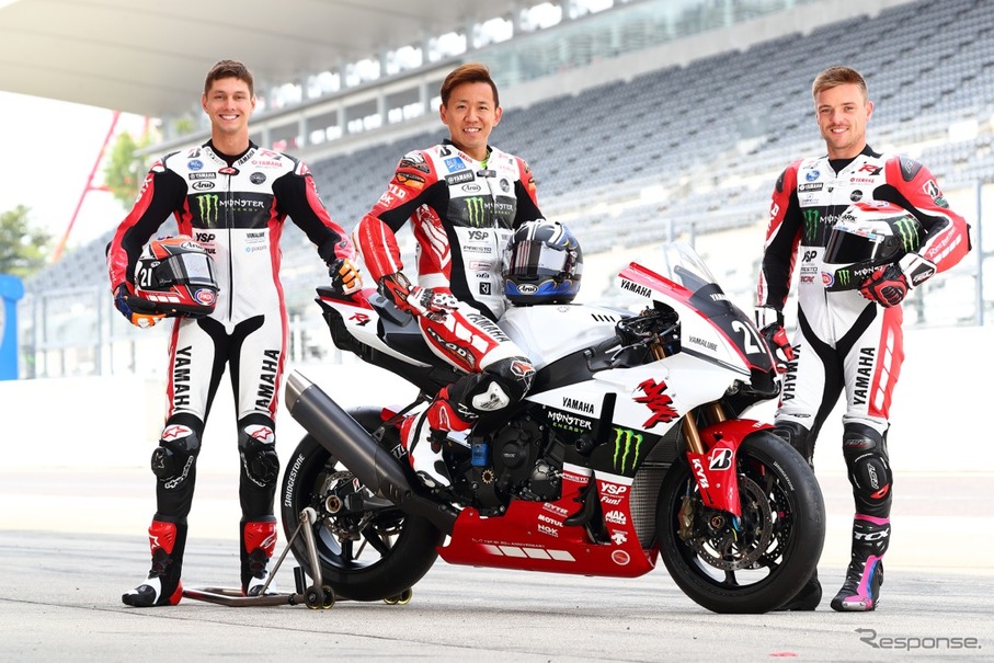 鈴鹿8耐3連覇中のYAMAHA FACTORY RACING TEAM。4連覇に向け中須賀選手（中央）の意気込みも十分だ