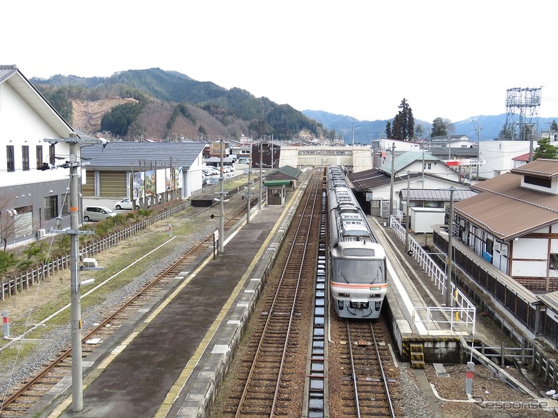 現在は飛騨古川までの運行となっている特急『（ワイドビュー）ひだ』。11月下旬には富山までの運行が再開される予定。
