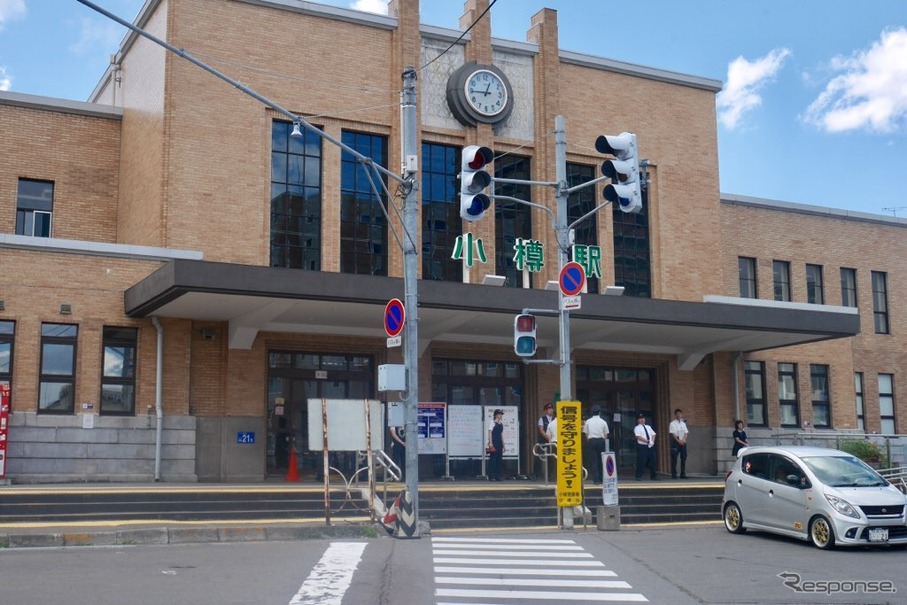 閉鎖された小樽駅。