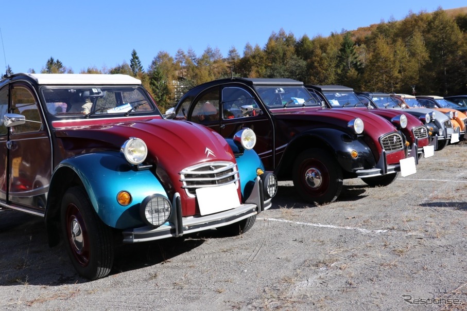 誕生70年 2cv のパレード フランス車の秋の祭典 フレンチブルーミーティング 開催 レスポンス Response Jp