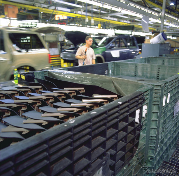 フォードの工場で、15人の女性従業員がセクハラ訴訟
