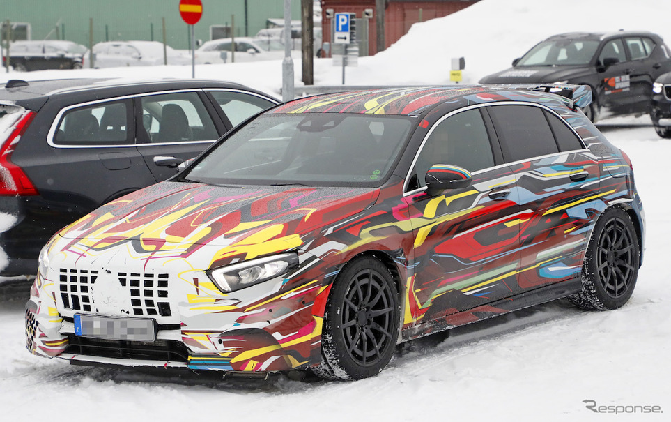 新型aクラス最強の メルセデスamg A45 公開直前か ファンキーなテスト車両が出現 レスポンス Response Jp