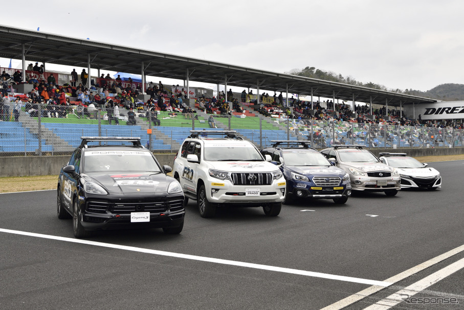 Super Gt 開幕戦 今シーズンより新型fro車両の導入 贈呈式 レスポンス Response Jp