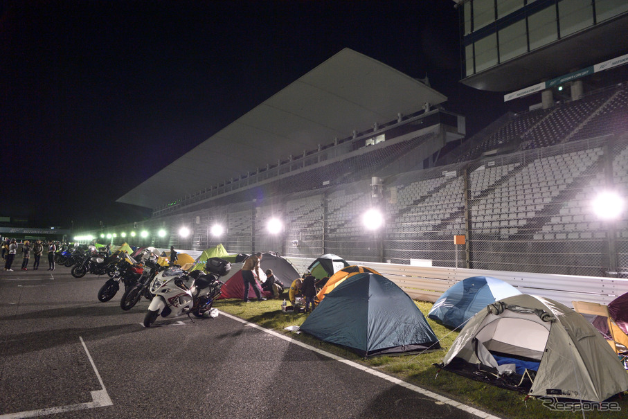 鈴鹿サーキットのホームストレートで一晩を過ごす ル マン式キャンプ Bike Bike Bike 2019 レスポンス Response Jp