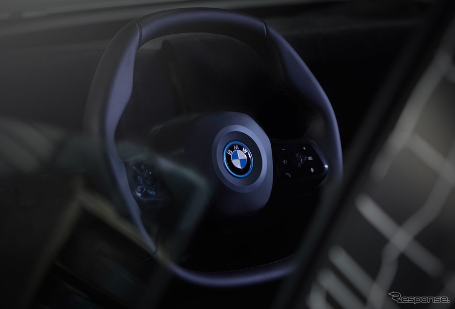 BMWグループの次世代EVのiNEXTに採用される新開発の「ポリゴナル・ステアリングホイール」