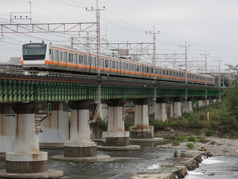 中央 青梅線のe233系 トイレの使用は3月14日から 23年度末までには全編成に設置 レスポンス Response Jp