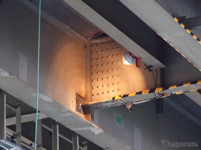 首都高 点検補修デモ…鉄を治す