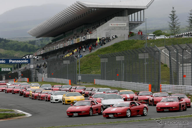 ギネス世界記録　フェラーリ490台のパレード