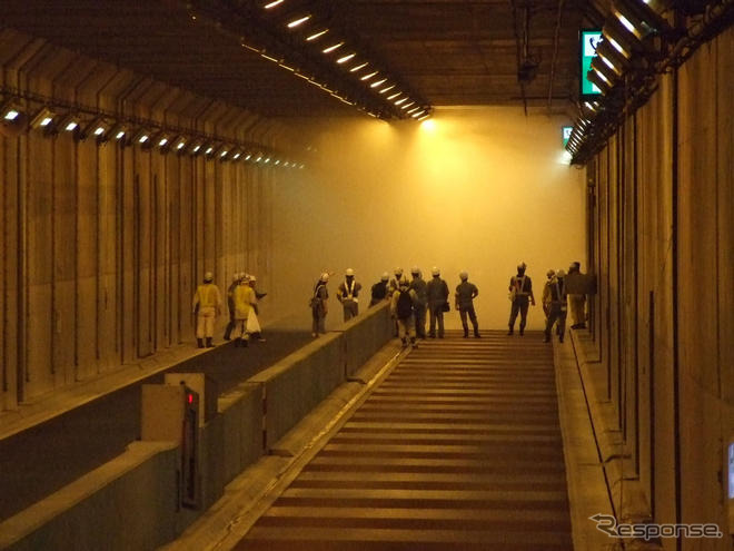 首都高防災施設点検…山手トンネル内にどしゃぶりの大雨!?