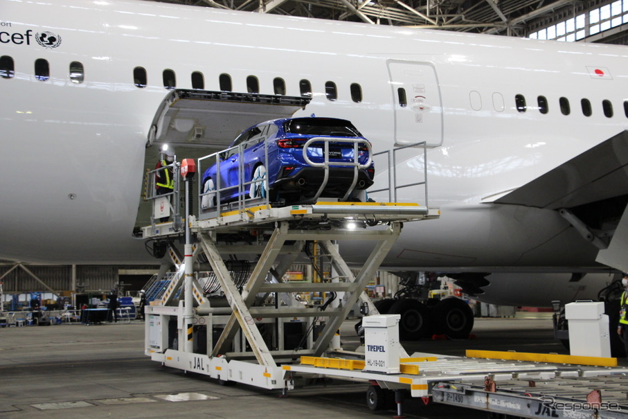スバル レヴォーグ 新型 飛行機に車を積み込むデモ コラボした理由 動画 レスポンス Response Jp スバル レヴォーグ 新型 飛行機に車を積み込むデモ コラボした理由 動画 レスポンス Response Jp