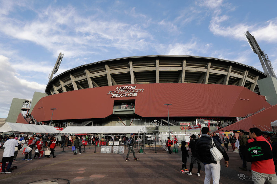 マツダスタジアム来場2100万人達成 地元福祉団体に Cx 30 を贈呈 レスポンス Response Jp マツダスタジアム来場2100万人達成 地元福祉団体に Cx 30 を贈呈 レスポンス Response Jp