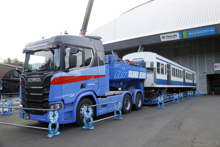 電車をトレーラーで深夜陸送100km 西武ドームに設置 フォトレポート レスポンス Response Jp