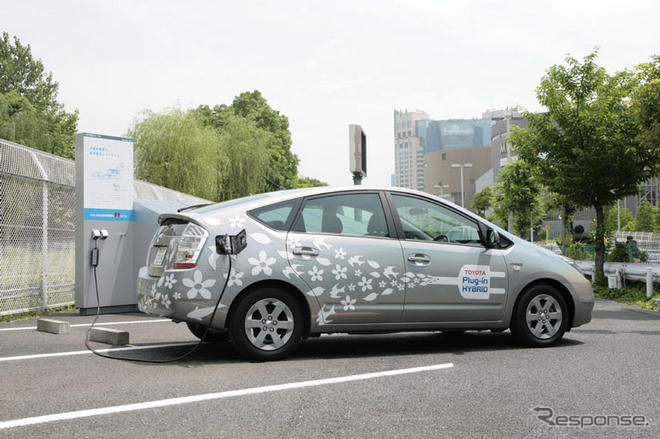 トヨタ、プラグインHVを09年末投入に前倒し